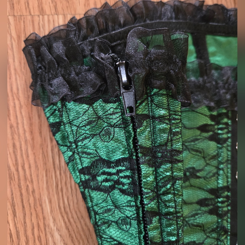Green and Black Lace Corset Set - Picture 5 of 7